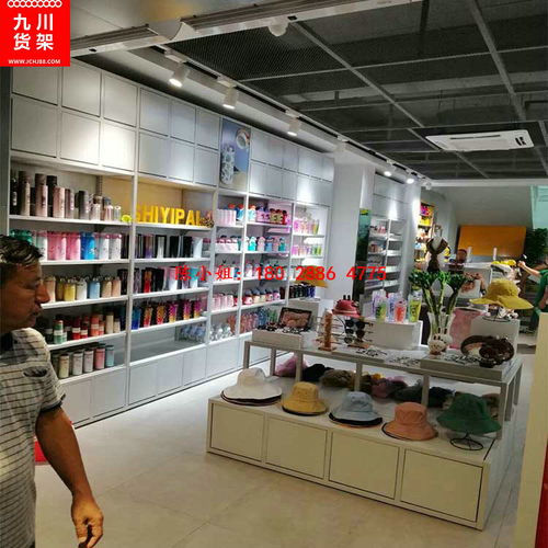 从家居货架到烘焙甜香 现代生活空间的功能与美学融合